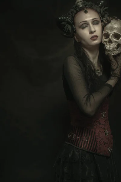 Horned Lady Skull Posing Dark Background — Stock Photo, Image