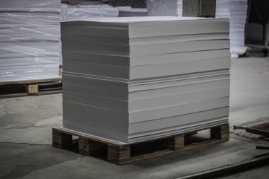 Palet boş ofset kağıt ile yazdırmaya hazır olan