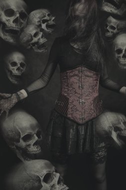 Kırmızı korse horde kafatasları çağırma Gotik kız 