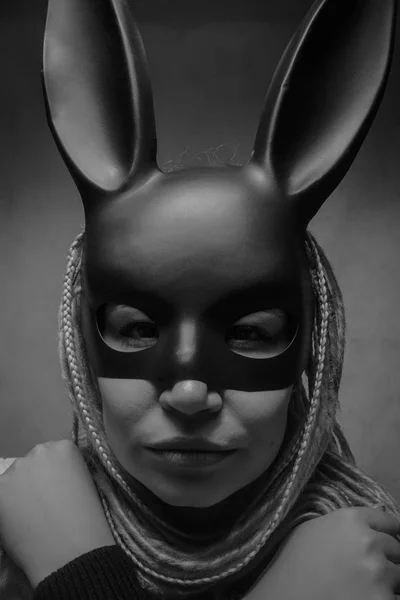 Menina sexy em máscara de coelho — Fotografia de Stock