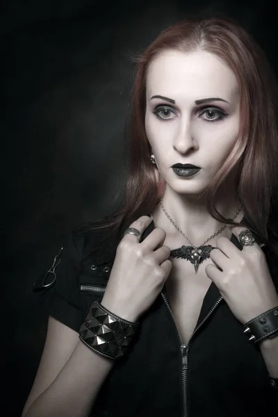 Roodharige gothic meisje — Stockfoto