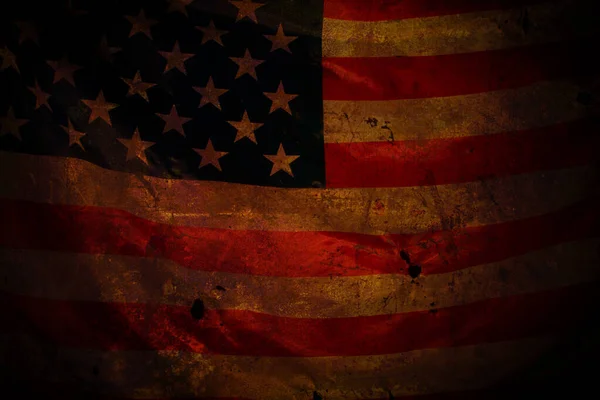 Koyu Arkaplan Üzerinde Grunged Eski Amerikan Bayrağı Yakın Plan — Stok fotoğraf