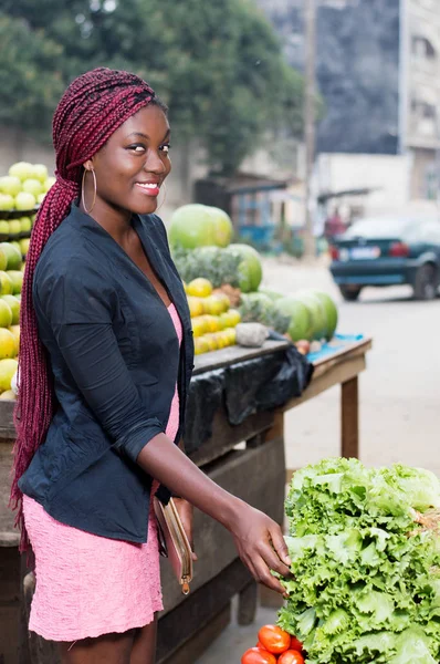 Smiling Young Woman Asks Price Kilogram Vegetables — Stock Photo, Image