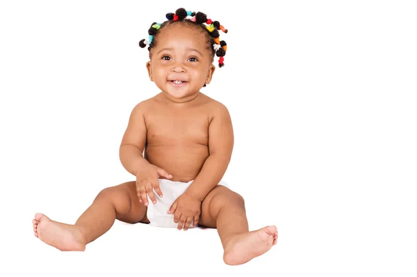 Foto Menina Feliz Sentada Desenhando Sua Fralda — Fotografia de Stock