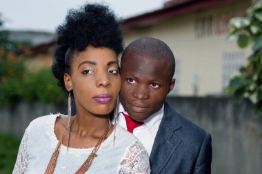 Çift sevgi, sıkışmış kafalar ve aynı yönde seyir.