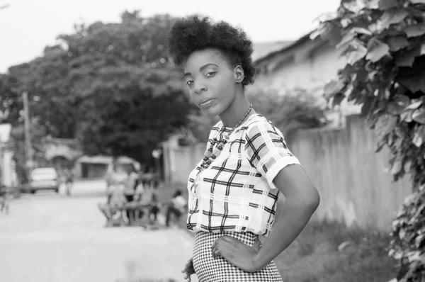 Young Beautiful Woman Poses Street Hand Hip — Stock Photo, Image