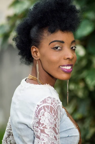 Portrait Beautiful African Woman Smiling Posing Flower — Stock Photo, Image