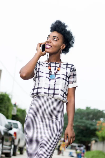 Beautiful African Woman Phoning Street Beautiful Smile — Stock Photo, Image