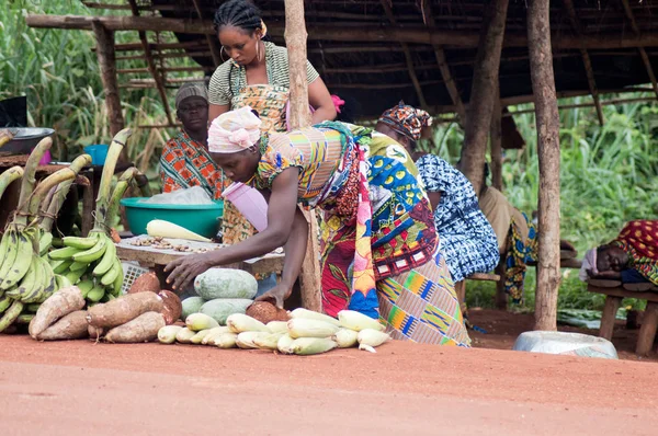 Akoup Ivory Coast August 2015 Sellers Food Products Display Wares — Stock Photo, Image