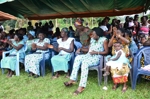 Anekro Elfenbeinküste August 2015 Diese Frauen Unter Einer Plane Applaudieren — Stockfoto