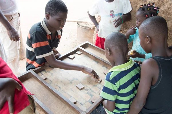 Anekro Elefántcsontpart Augusztus 2015 Gyerekek Játszanak Fórumon Gyermekek Köré Játékostársakkal — Stock Fotó