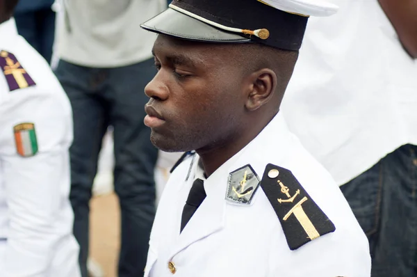 Abidjan Costa Marfil Agosto 2017 Repartiendo Hombreras Estudiantes Marinos Salientes — Foto de Stock