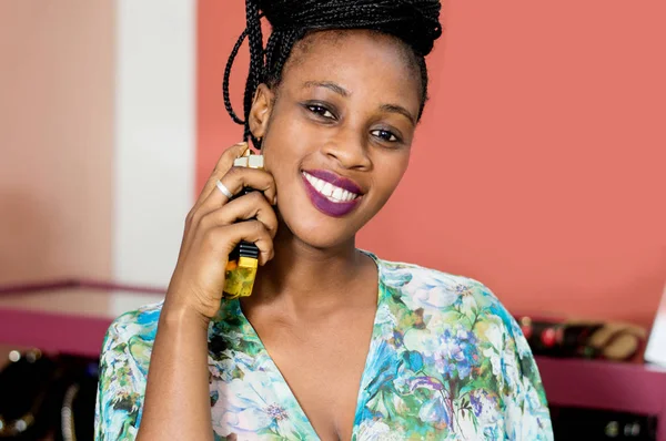 Smiling Young Woman Perfumes Buying — Stock Photo, Image