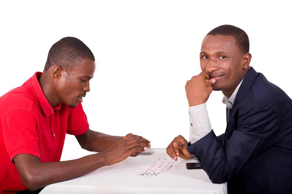 两个人在桌之间的纸牌游戏 — 图库照片
