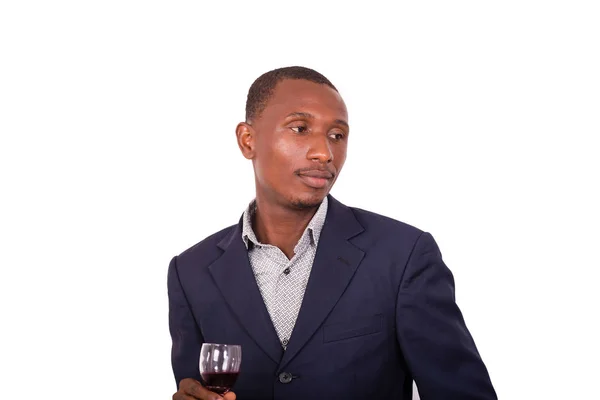 Ung affärsman som håller ett glas dryck. — Stockfoto