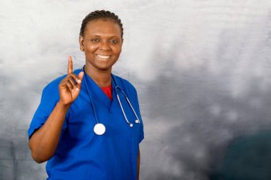 genç bir stajyer kadının portresi.