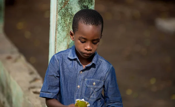 Retrato de un niño pequeño. — Foto de Stock