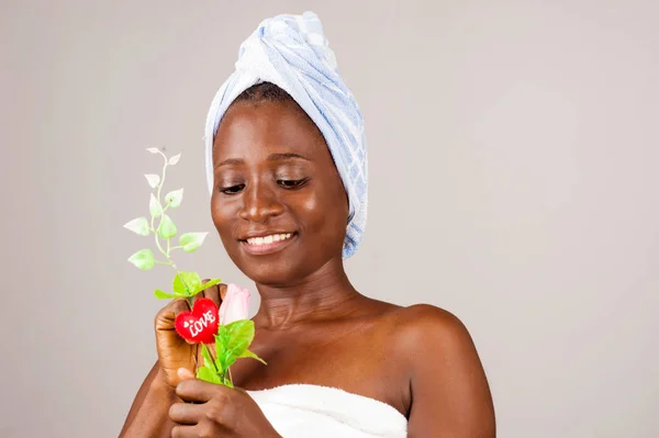 Porträt eines glücklichen afrikanischen Mädchens. — Stockfoto