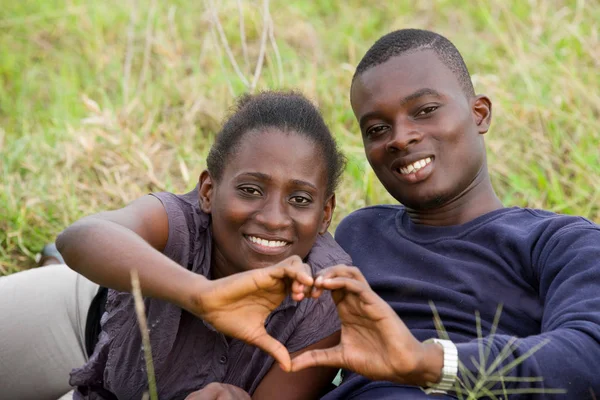 Nahaufnahme eines jungen afrikanischen Paares, glücklich. — Stockfoto