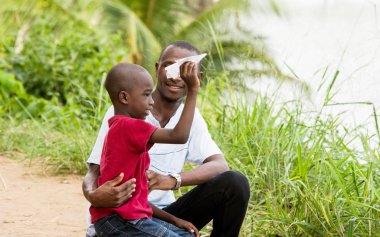 Küçük bir çocuk ve babası portre.