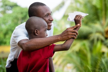 Küçük bir çocuk ve babası portre.