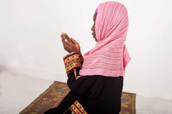 Close-up of young woman with veil. — Stock Photo, Image