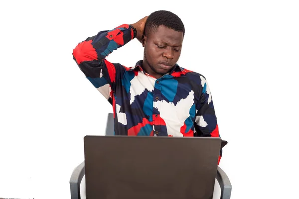 Retrato de joven africano con portátil . —  Fotos de Stock