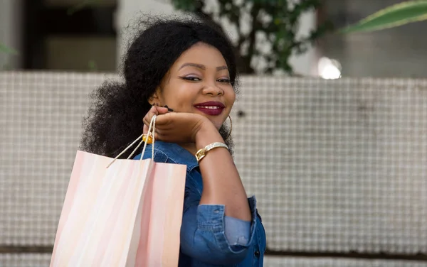 Attractive Young Happy African American Woman Walking Urban City Environment — Stock Photo, Image