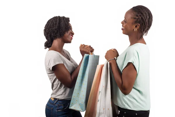 Meninas Fundo Branco Com Sacos Compras Olhar Uns Para Outros — Fotografia de Stock