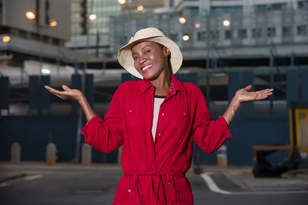 Young African Woman Standing Hat Looking Camera Smiling Outstretched Hands — Stock Photo, Image