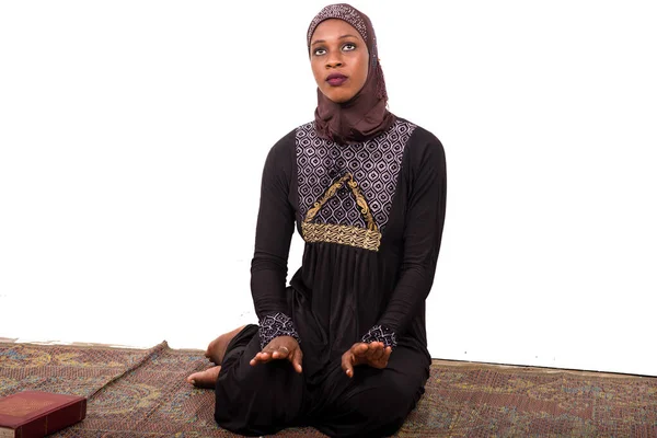 Young Muslim Woman Sitting Long Dress Mat Praying — Stock Photo, Image