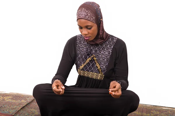 Young Muslim Woman Sitting Mat Praying — Stock Photo, Image