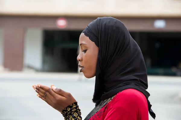 Young Woman Standing Outdoors Veil Watching Her Palms — Stock Photo, Image