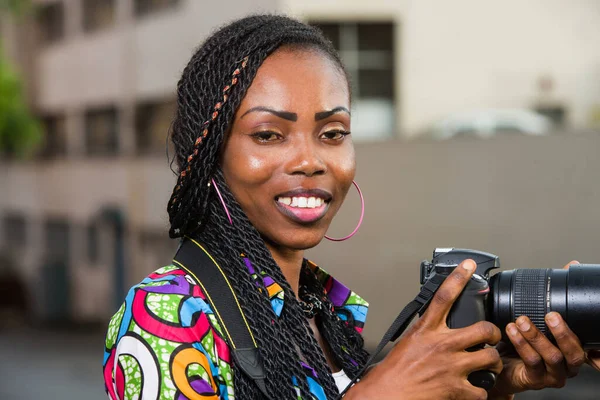 Young Woman Standing Right Camera Looking Profile Smiling — Stock Photo, Image