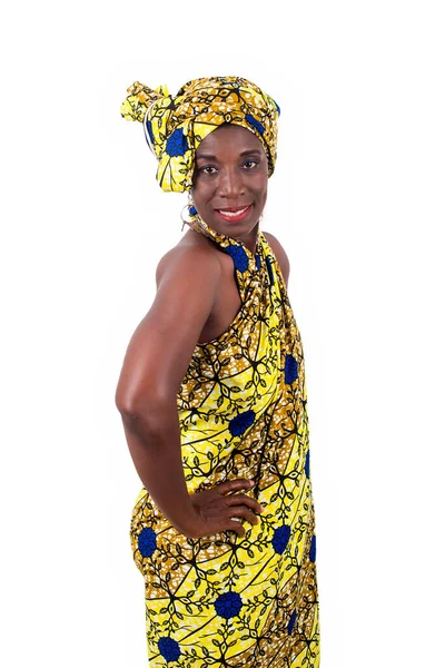 Mulher Africana Tecido Lombo Amarelo Posando Feliz Isolado Fundo Branco — Fotografia de Stock