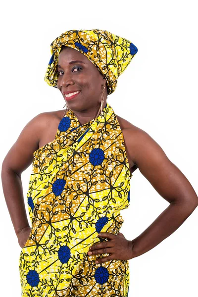 Joven Mujer Africana Pie Taparrabos Estudio Mirando Cámara Perfil Sonriente —  Fotos de Stock