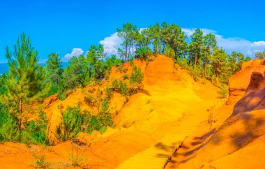 Les Ocres du Roussillon - Güney Frangı eski bir hardal taş ocağında