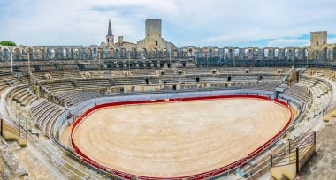 Fransa'daki Arles anfi tiyatro