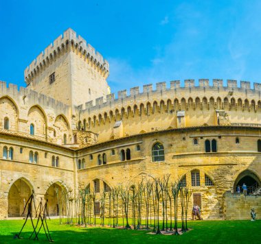 Palais de Papes Avignon, Frangı iç avlusu