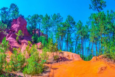 Les Ocres du Roussillon - Güney Frangı eski bir hardal taş ocağında