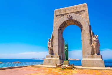 La porte de L 'orient anıtı Marsilya, Franc' da yer almaktadır.