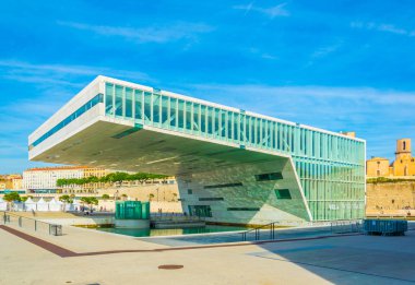 Villa toptancılığa ve Cathedral la Marseille adlı, Frangı büyük