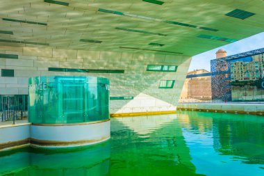 Villa toptancılığa ve Cathedral la Marseille adlı, Frangı büyük