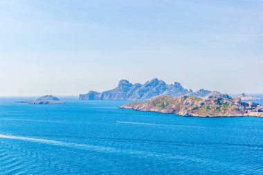 les Calanques Milli Parkı, Frangı Archipel de Riou adlı adaların ayarla