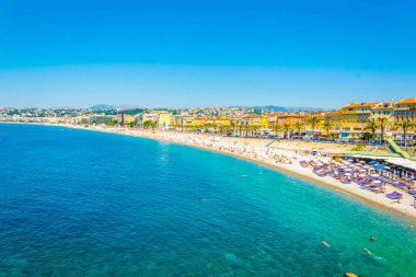 İnsanlar Nice, Frangı bir plajda yaz tadını çıkarıyor