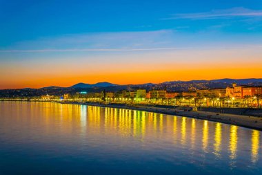 Nice, Frangı Seaside gün batımı görünümü