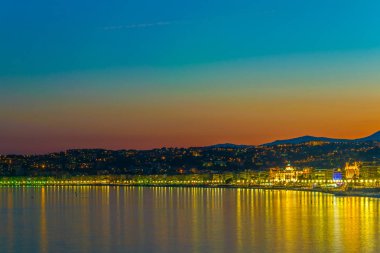 Nice, Frangı Seaside gün batımı görünümü