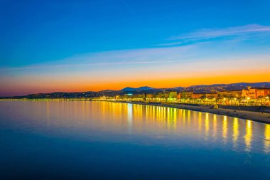 Nice, Frangı Seaside gün batımı görünümü