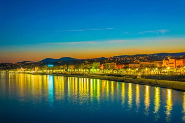 Nice, Frangı Seaside gün batımı görünümü