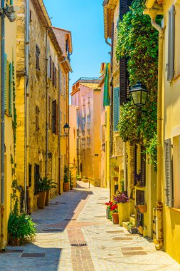 Antibes Merkezi, Frangı dar bir sokakta görünümünü